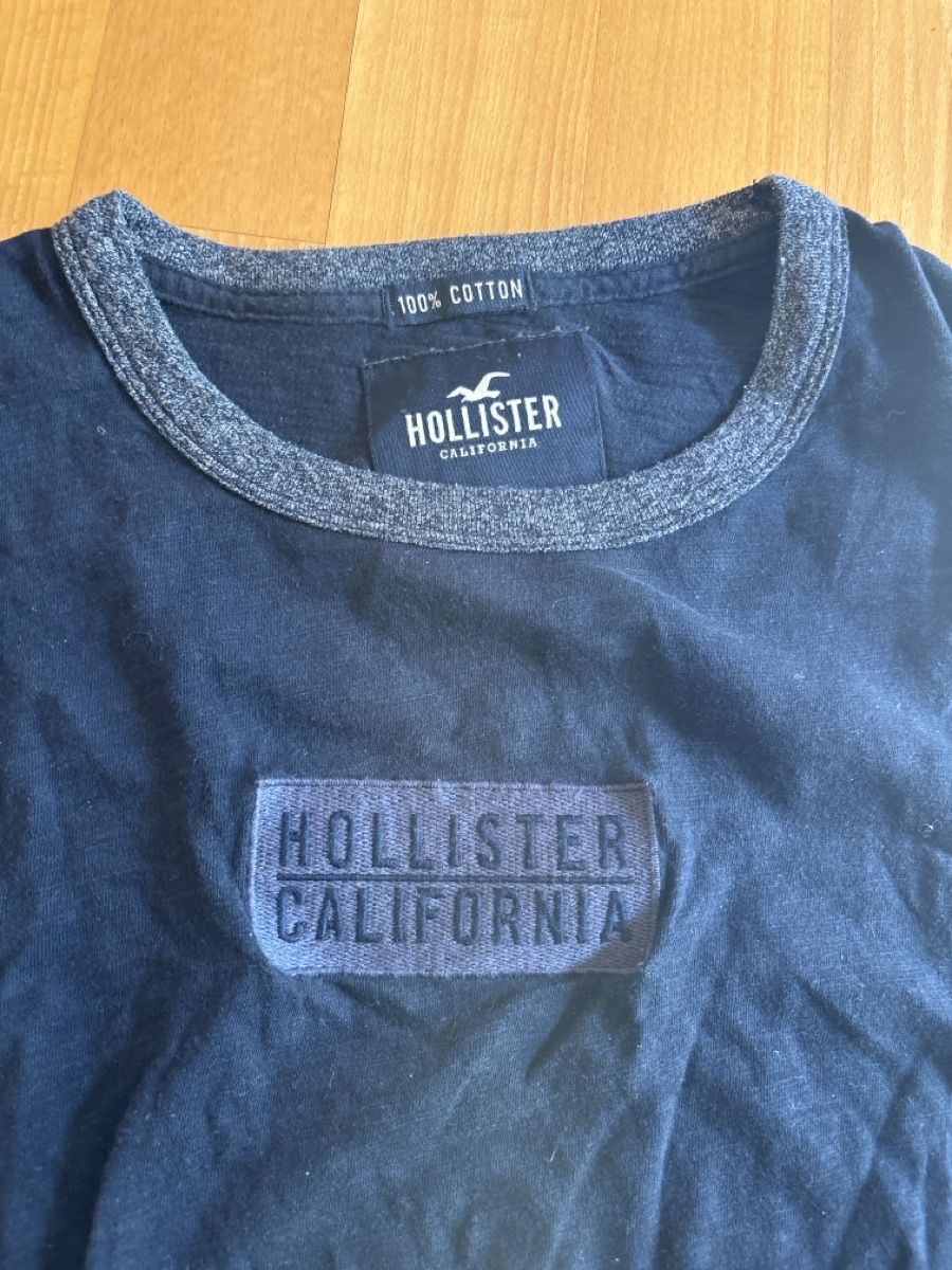 Hollister T-shirt: Hollister Blue T-Shirt – Usato da Chexbres venduto da doe_xns6 1