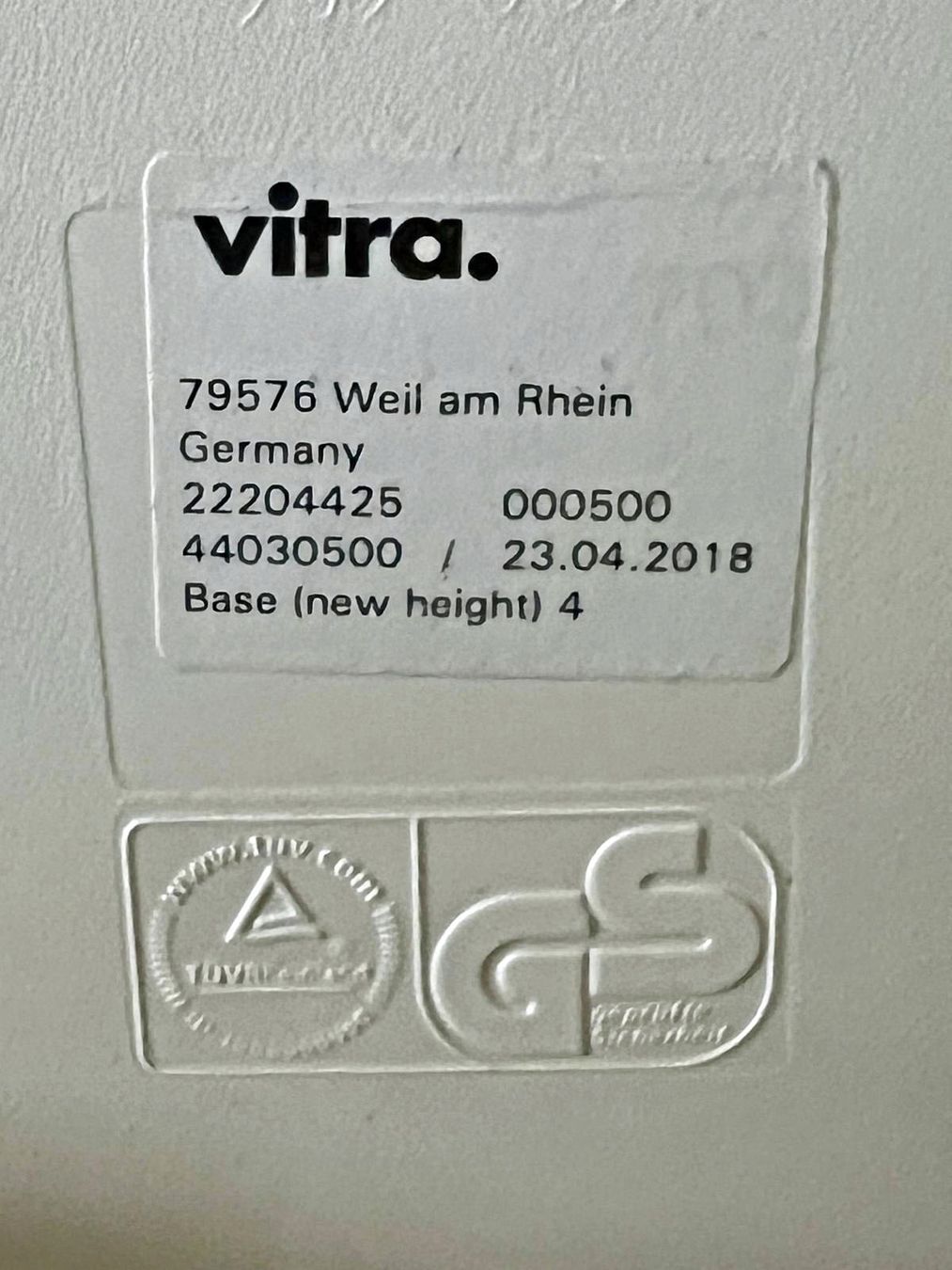 Vitra Statuette: Vitra : Eames Plastic Side Chair - Weiss mit Ahorn – Usato da Merlischachen venduto da sammlerstueck 4