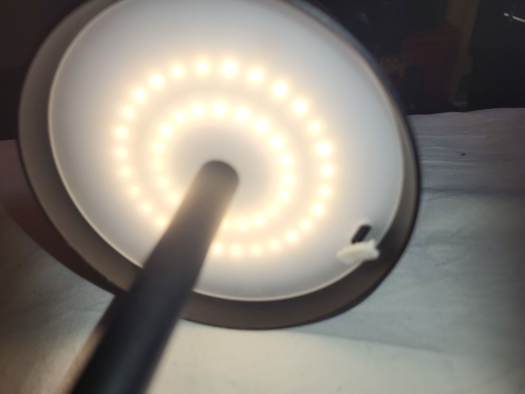 Lampade: Tischlampe mit LED, aufladbar – Usato da Guggisberg venduto da Aegertenlehn 1