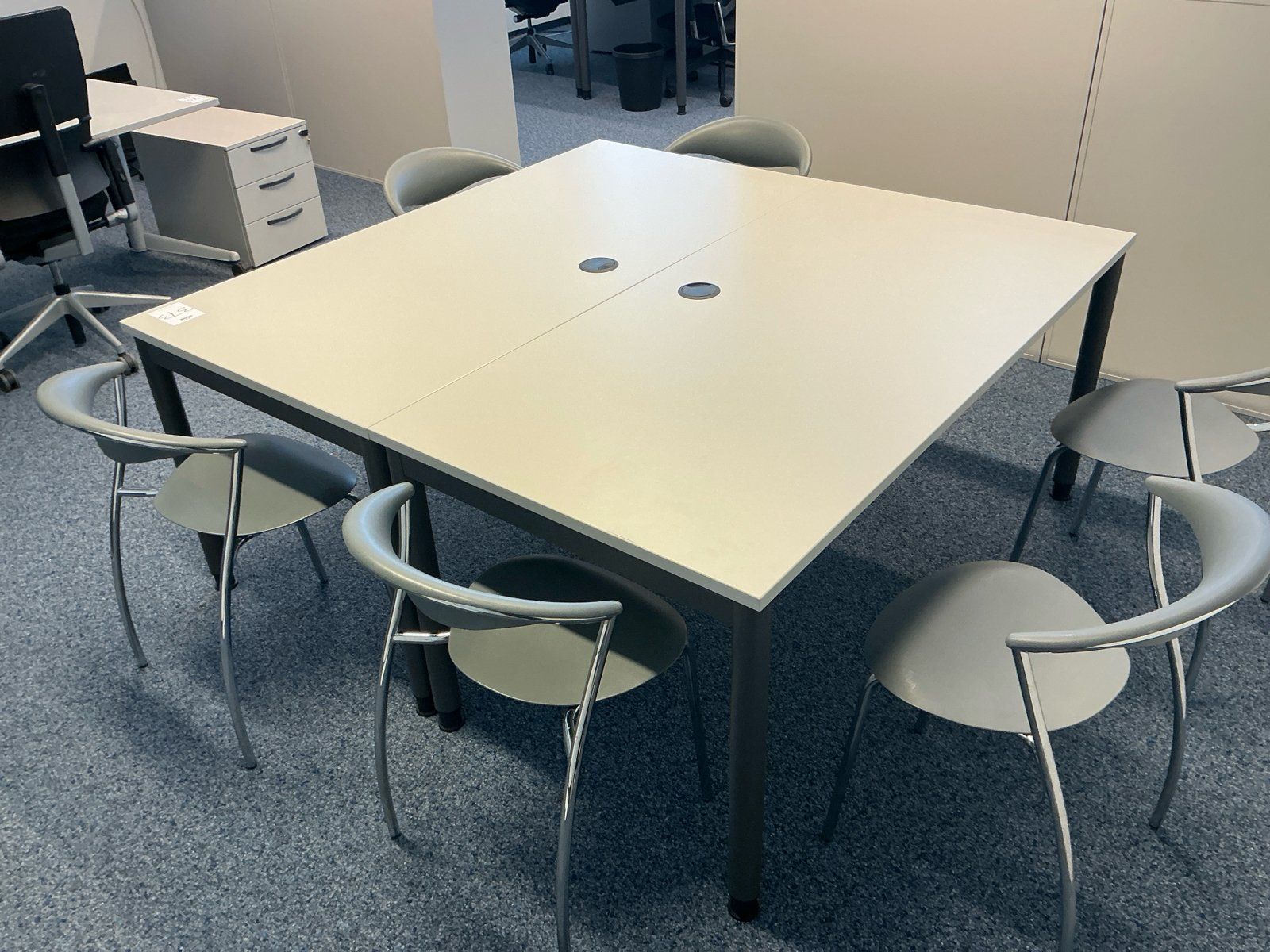 Scrivanie: Konferenzraumtisch mit 6 Stühlen – Usato da Zürich venduto da PIPM_Switzerland 2