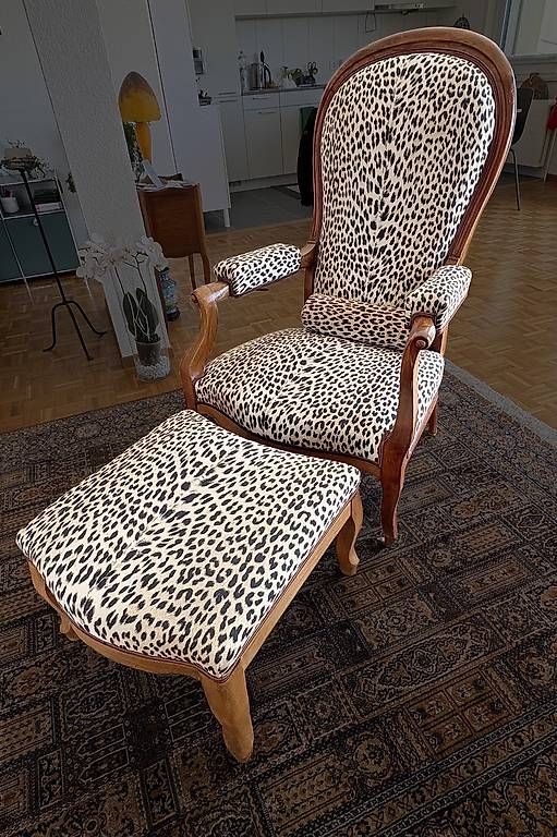 Poltrone: Fauteuil Voltaire avec repose pieds – Usato da Clarmont venduto da Picaros
