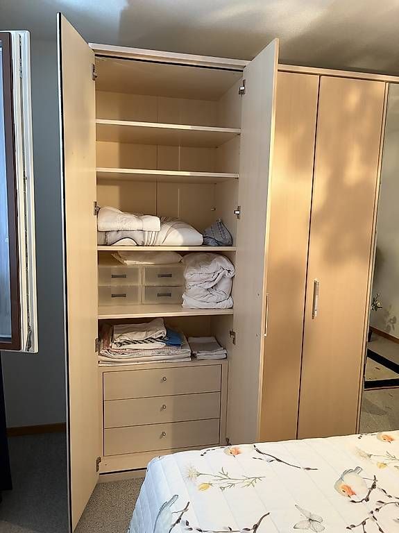 Schränke: Kleiderschrank – Gebraucht aus Zug von Quips35 1
