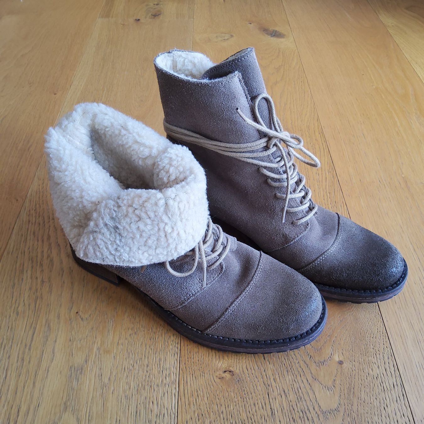 Scarpe da donna: Stiefel / Stiefelette Wildleder "Fellfutter", neuwertig – Nuovo (secondo la descrizione) da Naters venduto da 3904Naters 3
