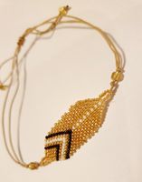 Goldenes Perlenarmband