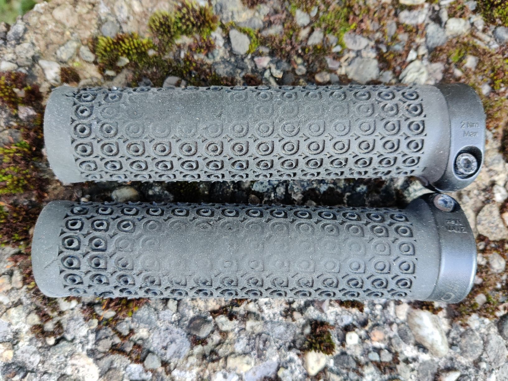 Pezzi di ricambio: Bike handle grips with screws – Usato da St. Gallen venduto da inf_kk7r 2