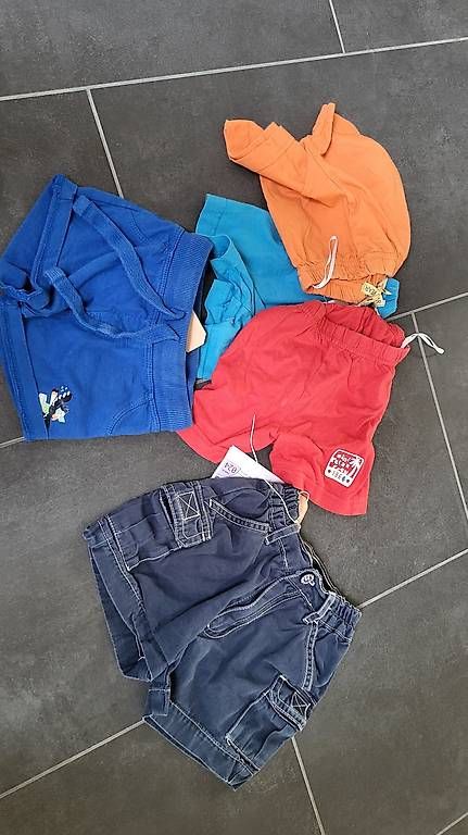 Hosen: Diverse kurze Hosen  – Gebraucht aus Langendorf von RE17 1