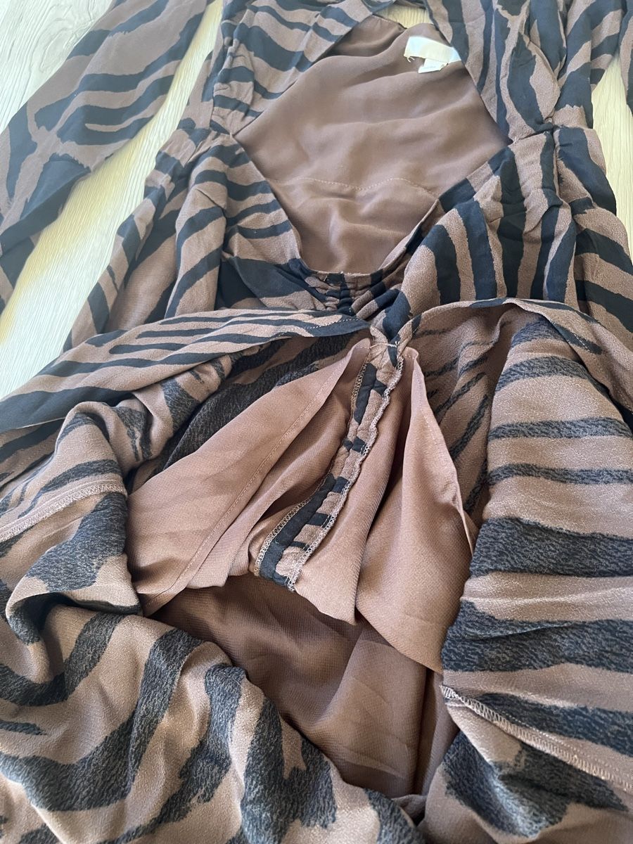 H&M Vestiti: Jolie robe 100% viscose H&M – Usato da La Chaux-de-Fonds venduto da GabrielaKlein 2