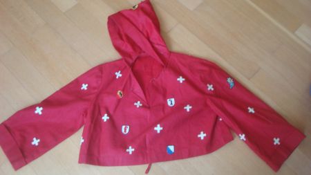 Kapuzen-Oberteil Baumwolle mit Stoffwappen Folklore
