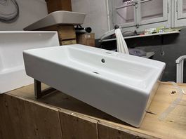 Waschbecken / Lavabo aus Keramik