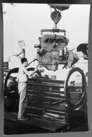 Erh. Hürsch: 2 Fotos um 1975, China Luoyang: Traktorenfabrik