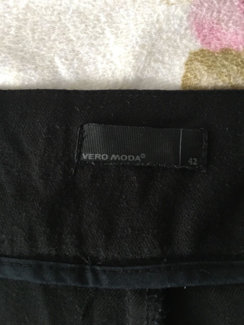 Pantaloni: Shorts kurze Sommer Hose Gr 42 – Usato da Grenchen venduto da Tirana 3