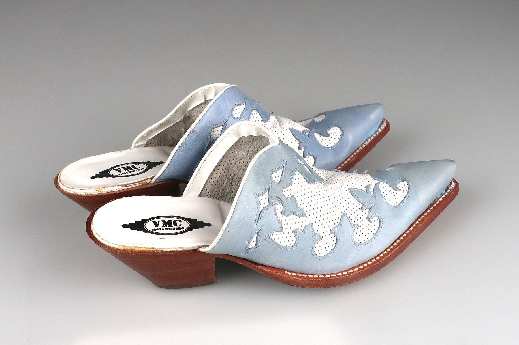 Damenschuhe: VMC Pantoletten, hellblau/weiss – Gebraucht aus Volketswil von brockipfannenstil 2