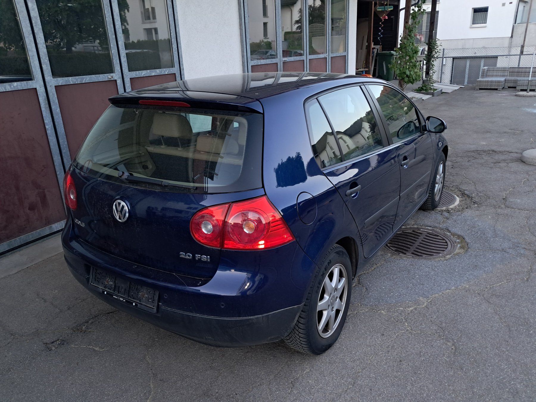 VW Automobili: VW GOLF 5  2.0FSI – Usato da Goldingen venduto da Koffer1.4 6