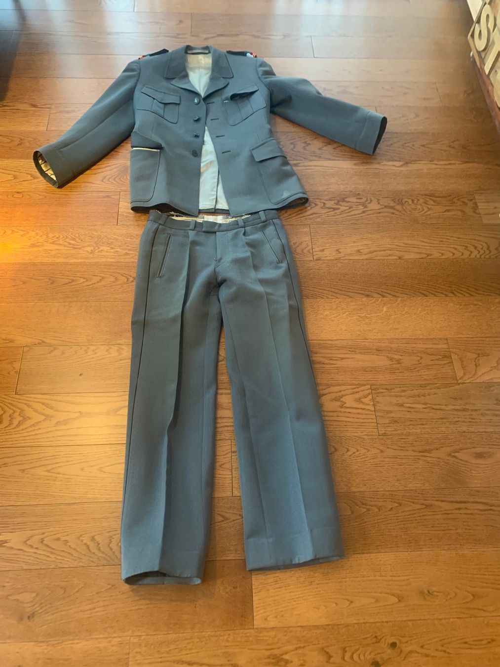 Schweizer Armee Uniformi: Original Schweizer Armeé Uniform, Jacke & Hose – Usato da Zürich venduto da bagger86