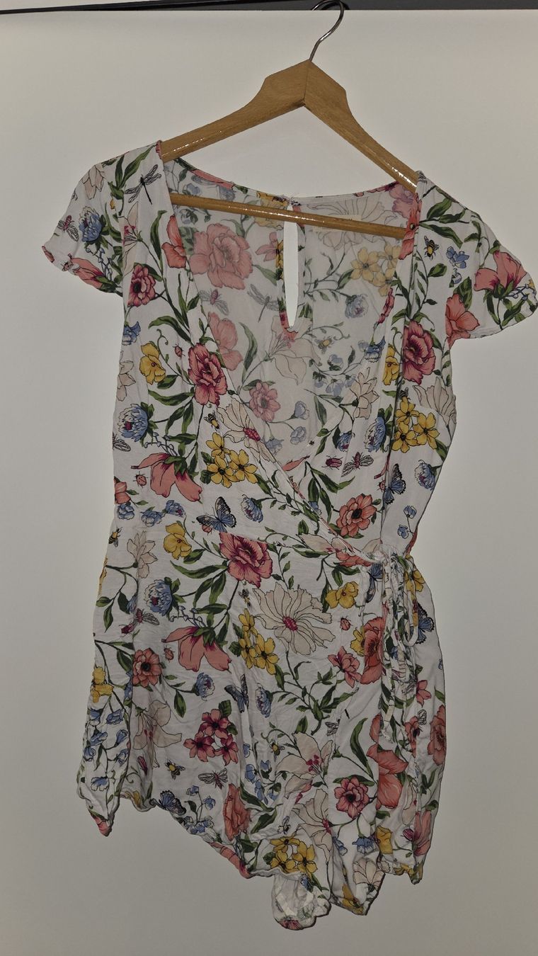 Hollister Jumpsuits: Hollister Sommer Einteiler, Blumenmuster, Grösse M – Gebraucht aus Courgevaux von mel_v6qd