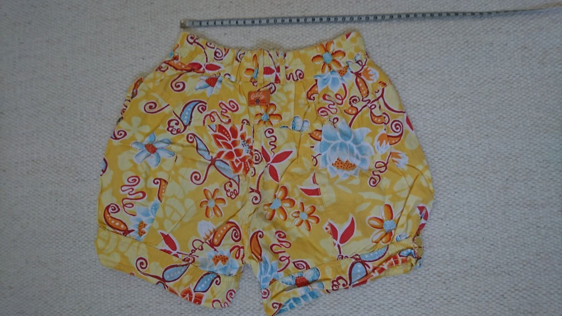 Hosen: Bunte kurze Hosen, Gr. ca. 110 – Gebraucht aus Basel von Bar08 1