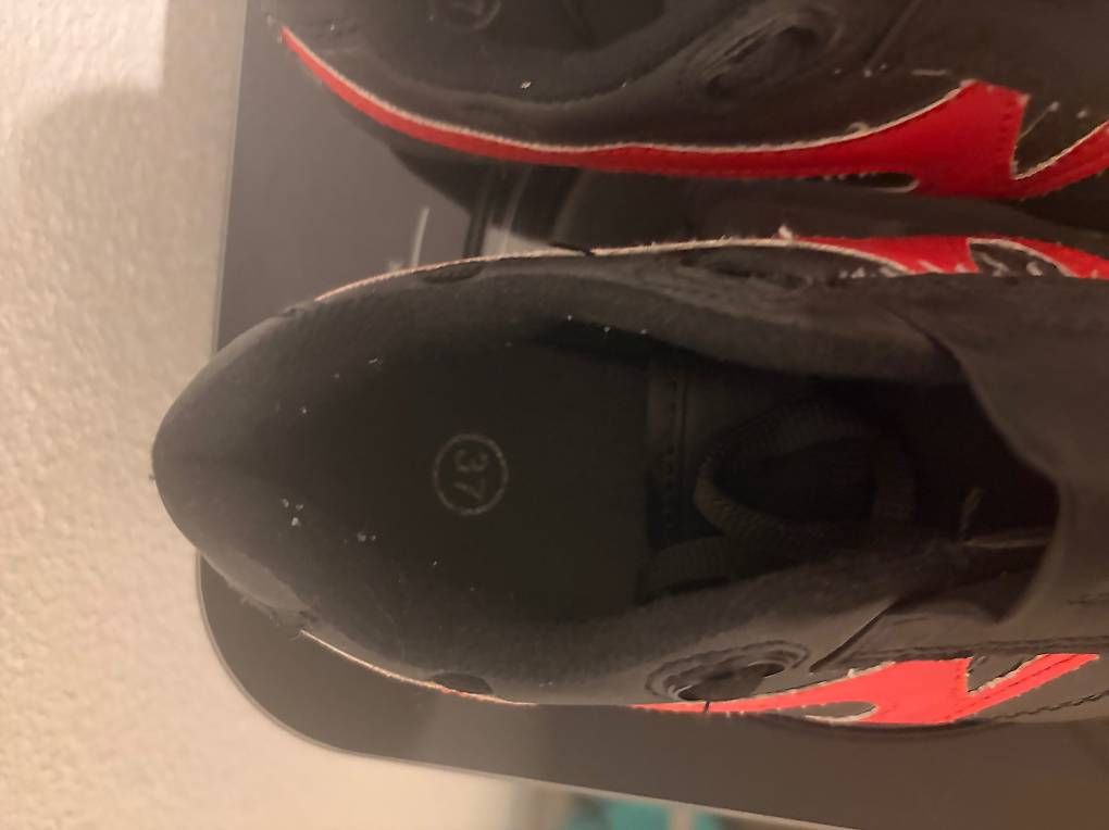 Chaussures hommes: KungFu/Budo Schuhe einmal Grösse 36 einmal Grösse 37 – D'occasion à Humlikon par PaBaMi 1