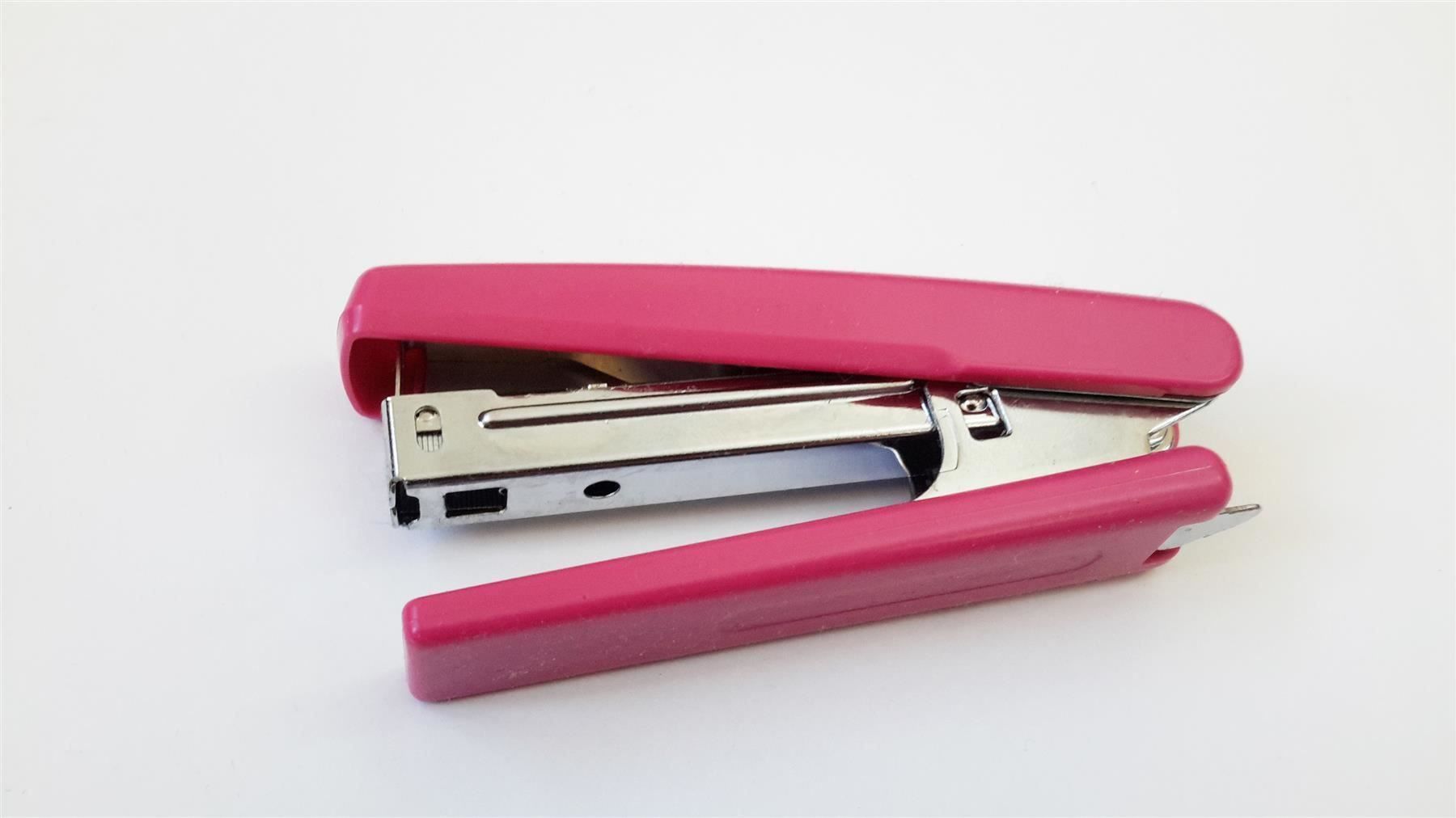Macchine rilegatrici: Heftgerät, Heftleistung 12 Blatt, Pink – Nuovo e nell'imballaggio originale da St. Gallen venduto da cointec 5