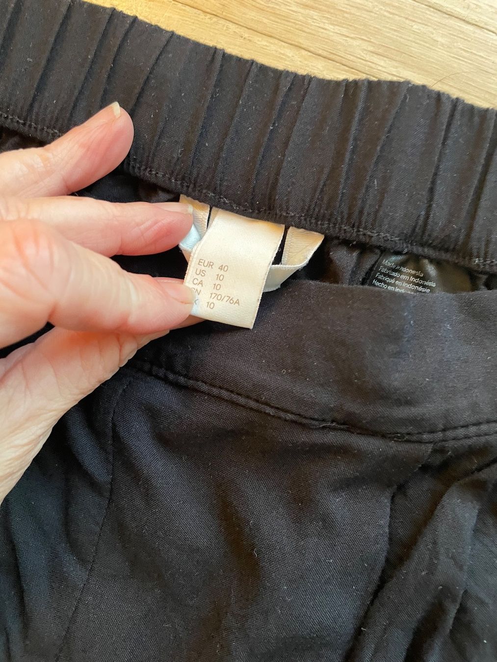H&M Pantaloni: Leichte Sommerhose von H&M Gr. 40 – Usato da Uster venduto da 69madonna 2