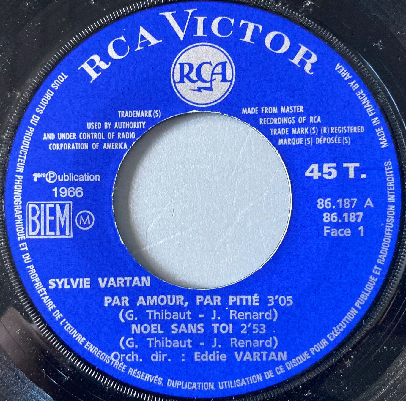 Dischi in vinile: SYLVIE VARTAN - PAR AMOUR, PAR PITIE – Usato da Poliez-Pittet venduto da Newtown-Records 2