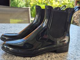 Lässige Gummistiefeletten in Schwarz :: Grösse 38 ::
