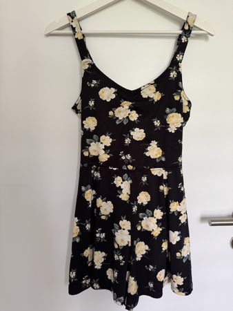 Hollister Jumpsuit mit Blumenmuster Schwarz (S)