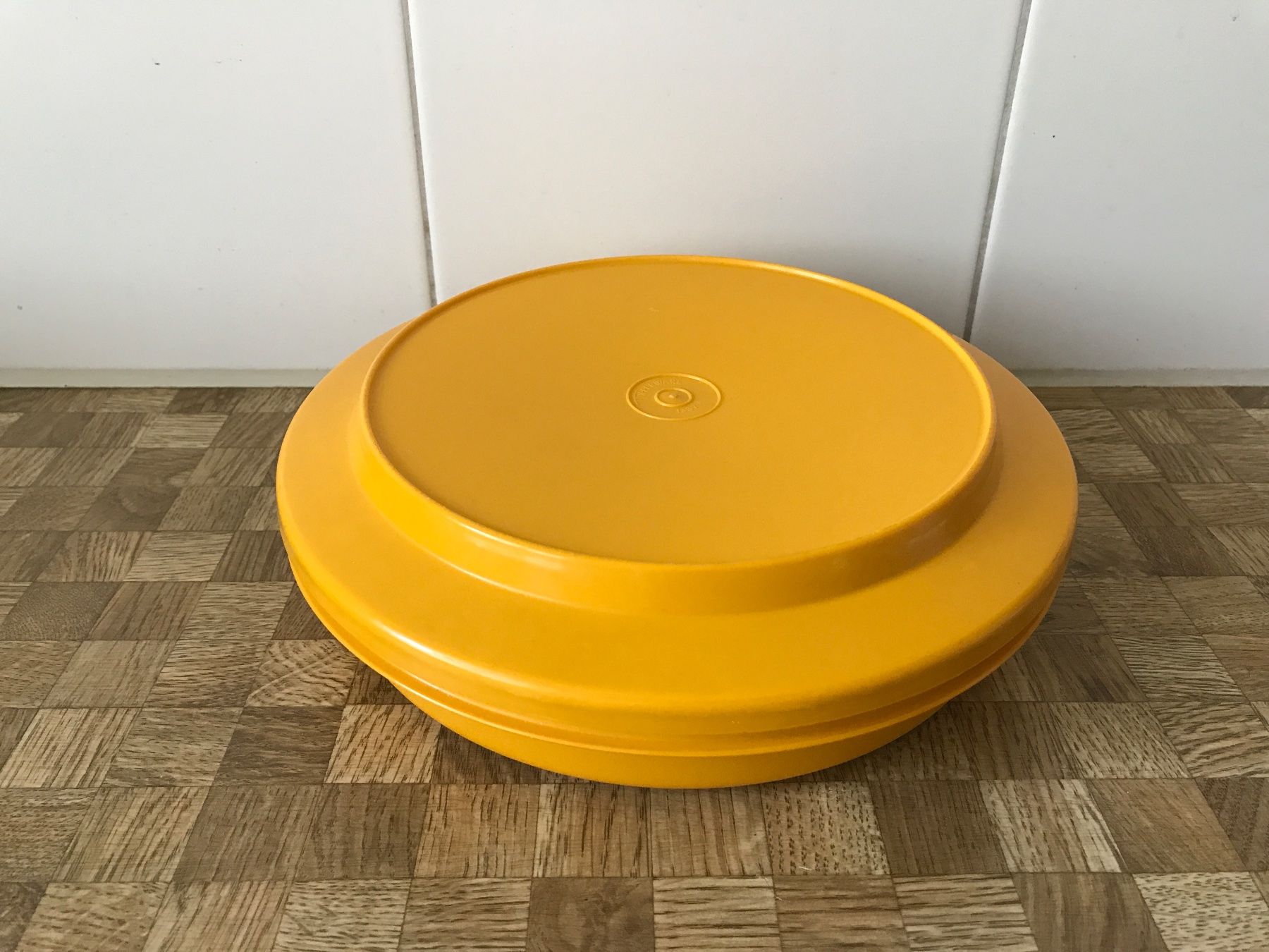 Tupperware Contenitori & Simili: Tupperware Schüssel mit Deckel – Usato da Birmensdorf ZH venduto da Hilhan