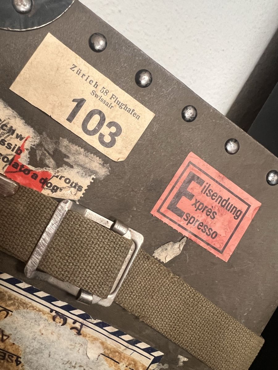 Valigie: Kleiner Kartonkoffer Militär Luftpost – Usato da Solothurn venduto da Brini06 1