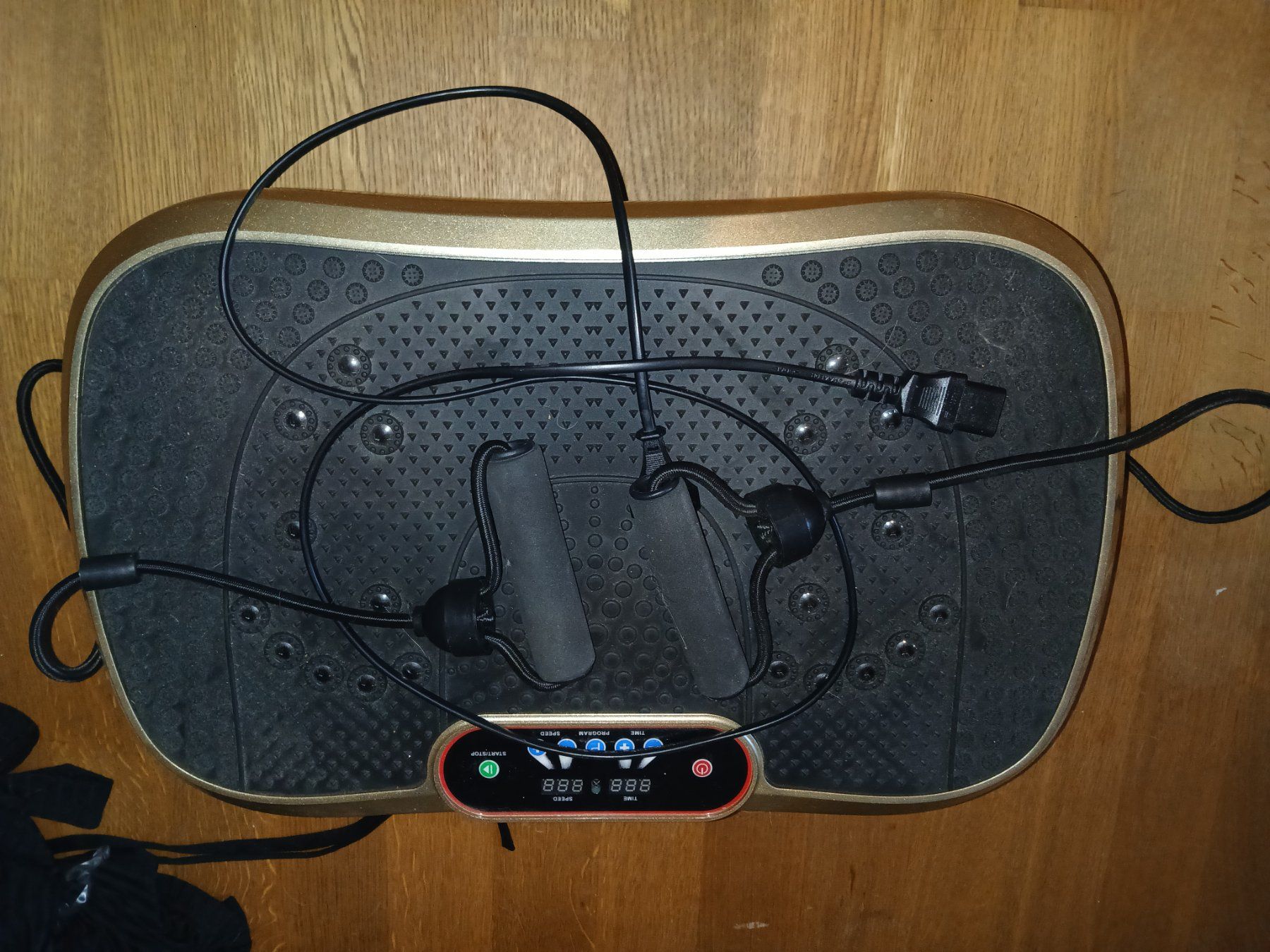 Hometrainer: Vibrationsplatte Trainingsgerät mit Bändern gebraucht – Usato da Roggwil BE venduto da cri_hx6n