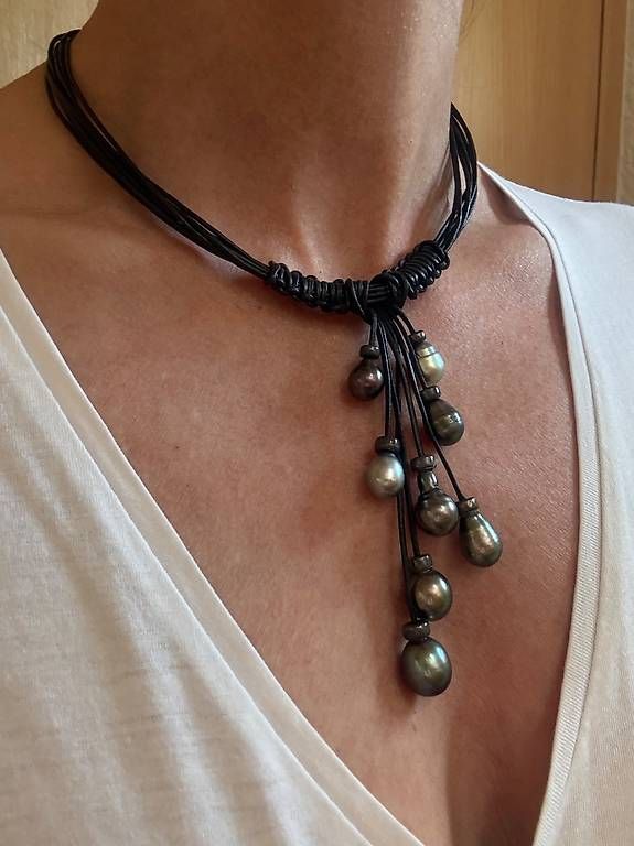 Catenine: Collier avec 9 perles de Thaiti et cuir – Nuovo e nell'imballaggio originale da Goumoens-la-Ville venduto da SandieF 1