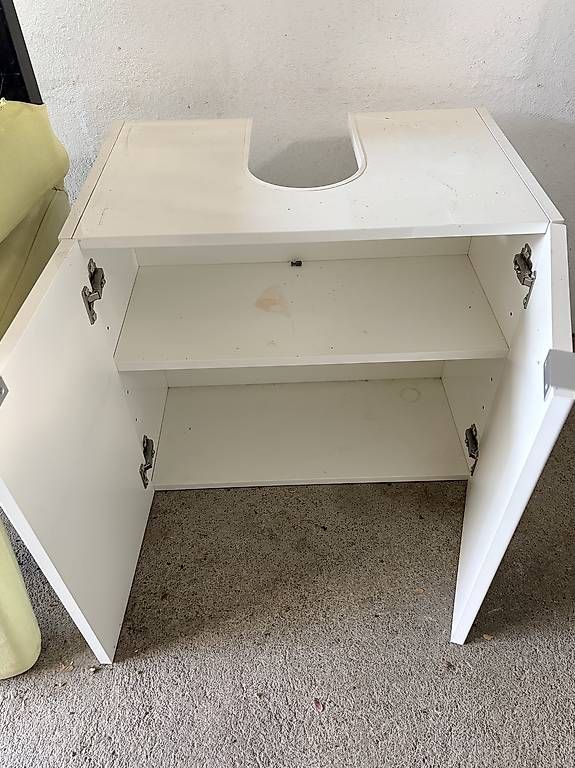 Badezimmermöbel: IKEA Meuble sous lavabos – Defekt aus Gampelen von Disabo