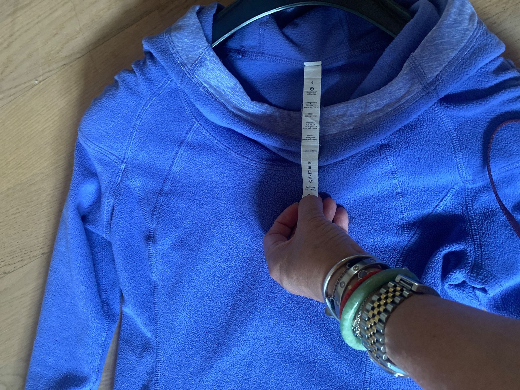 Lululemon Pullover & Sweatshirts: Pull avec capuche Lululemon – Gebraucht aus St-Légier-Chiésaz von phu_l9t9 4