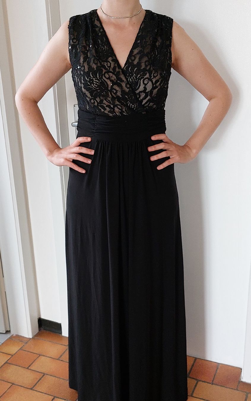 Vestiti: Schwarzes Abendkleid mit Spitze, Grösse 38, neuwertig – Usato da Bern venduto da titaniumsnow