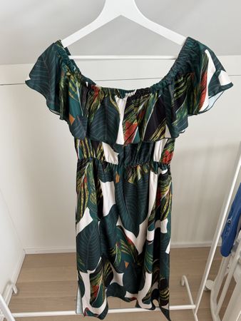 Sommerliches Kleid mit Blattmuster, Grösse M, Top Zustand