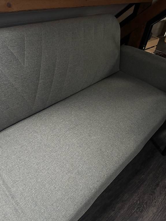 Sofas: Neuwertiges JYSK PARADIS Schlafsofa  Hellgrau / Eiche – D'occasion à Rüderswil par Juswg79 1