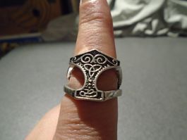 Ring silberfarbig, schwarz, Pokal