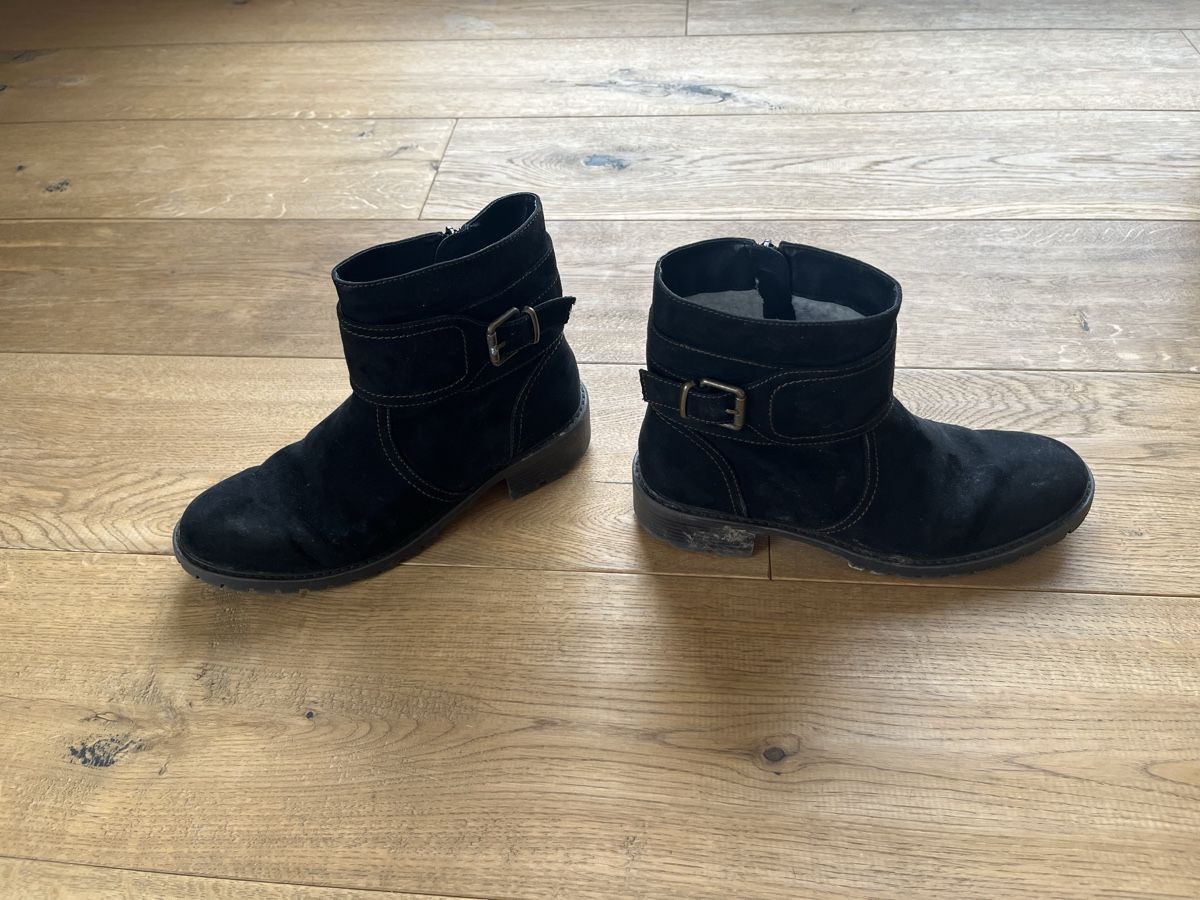 Graceland Scarpe da donna: Graceland Black Suede Warm Winter Boots Size 39 – Nuovo (secondo la descrizione) da Gümligen venduto da caron__ 1