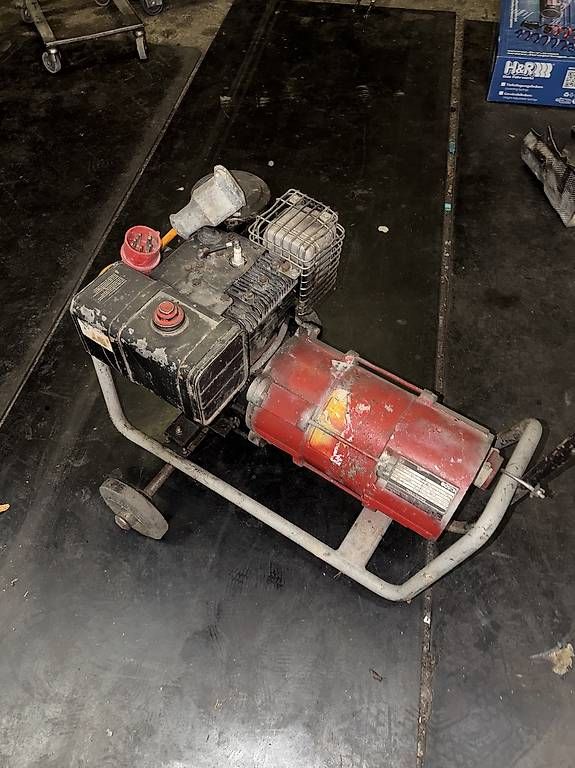 Generatori di corrente: Strom Generator (Bosch) – Usato da schwerzenbach venduto da Irfan.O