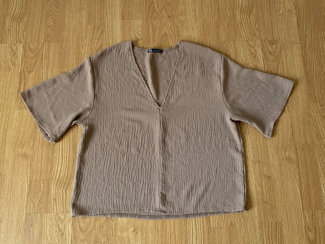 Zara T-shirt: ZARA Fliessendes Shirt Beige – Usato da Zürich venduto da transparentemente