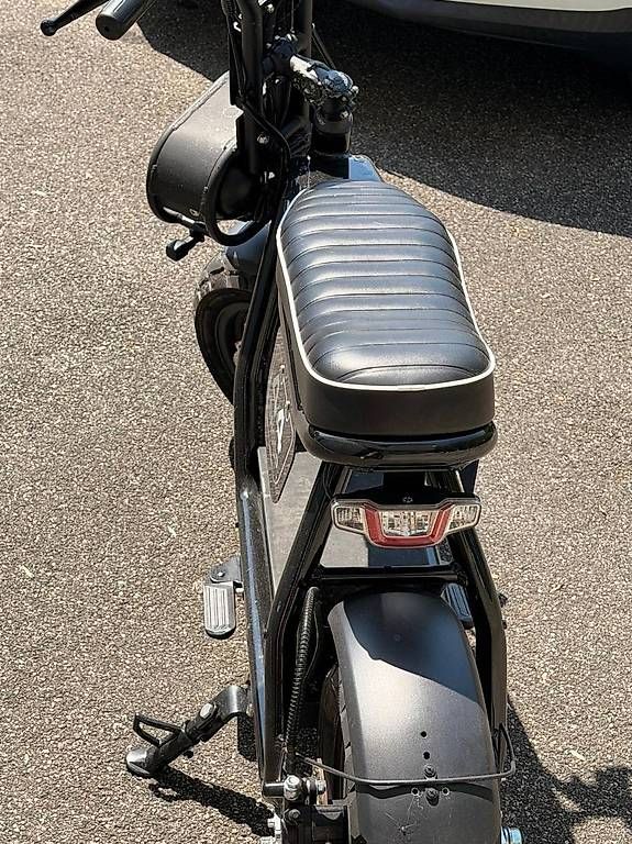 Sonstige: Swoop 44 Elektro-Scooter E-Moped schwarz – Gebraucht aus Lengnau BE von SimSinNemo87 1