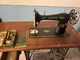 Singer Nähmaschine mit Tisch und Haube 66 Klasse