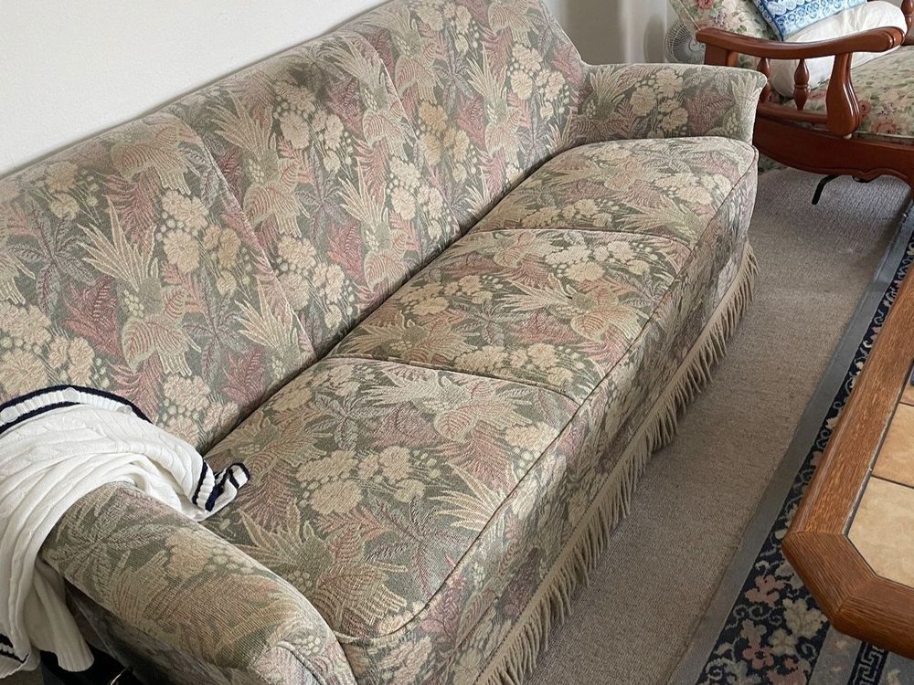 zu verschenken Sofa und zwei Sessel Kaufen auf Ricardo