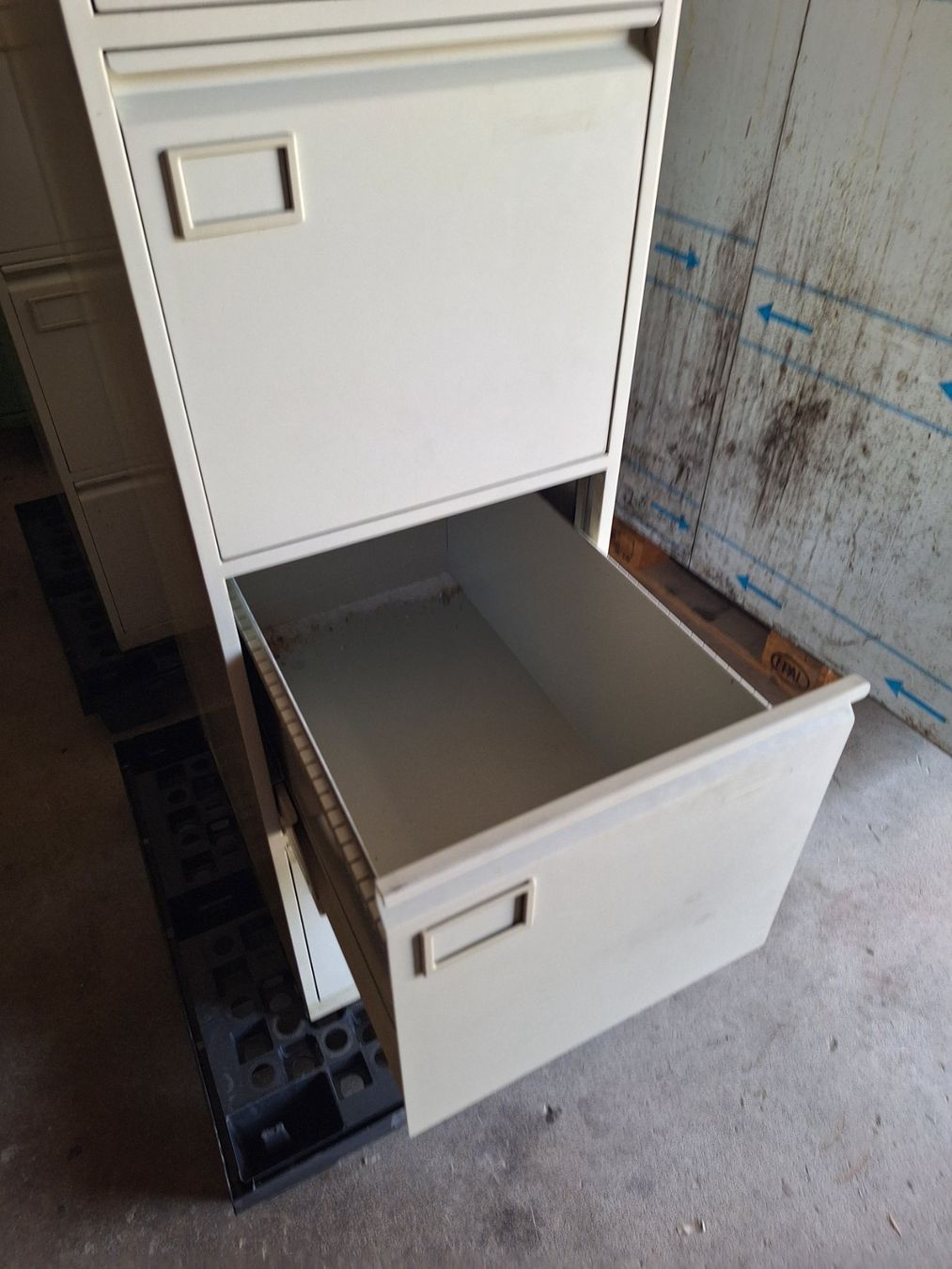Armoires: Aktenschrank 2 Stück – D'occasion à Frutigen par orpaw 1