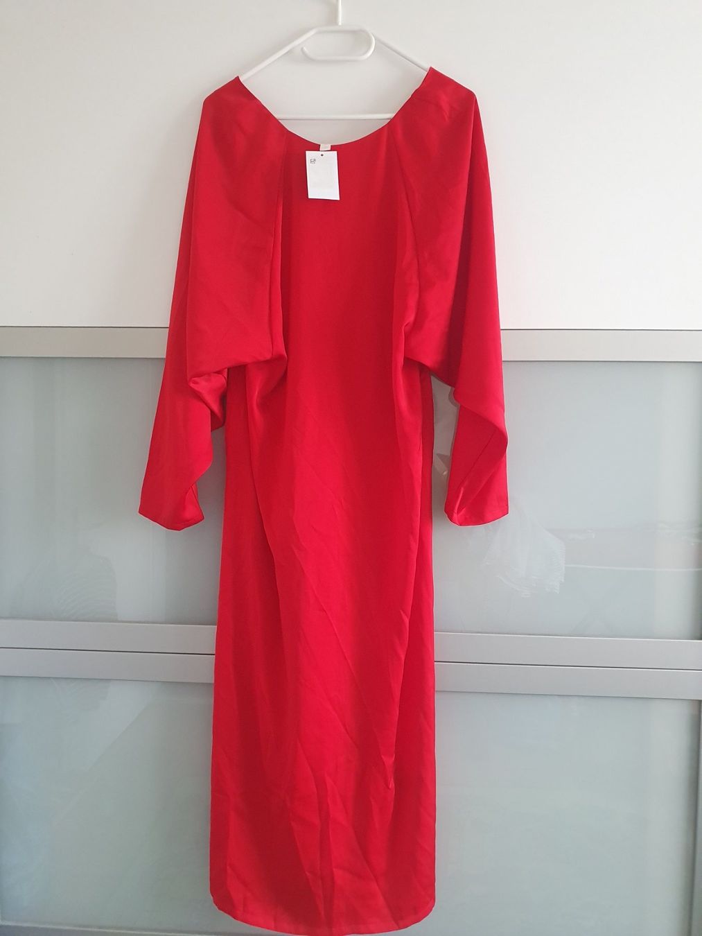 H&M Kleider: Neues, rotes Kleid von H&M – Neu und originalverpackt aus St. Gallen von 1811123