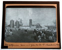 Glasdia USA: Farm mit Getreidesilos und Wasserturm, um 1920