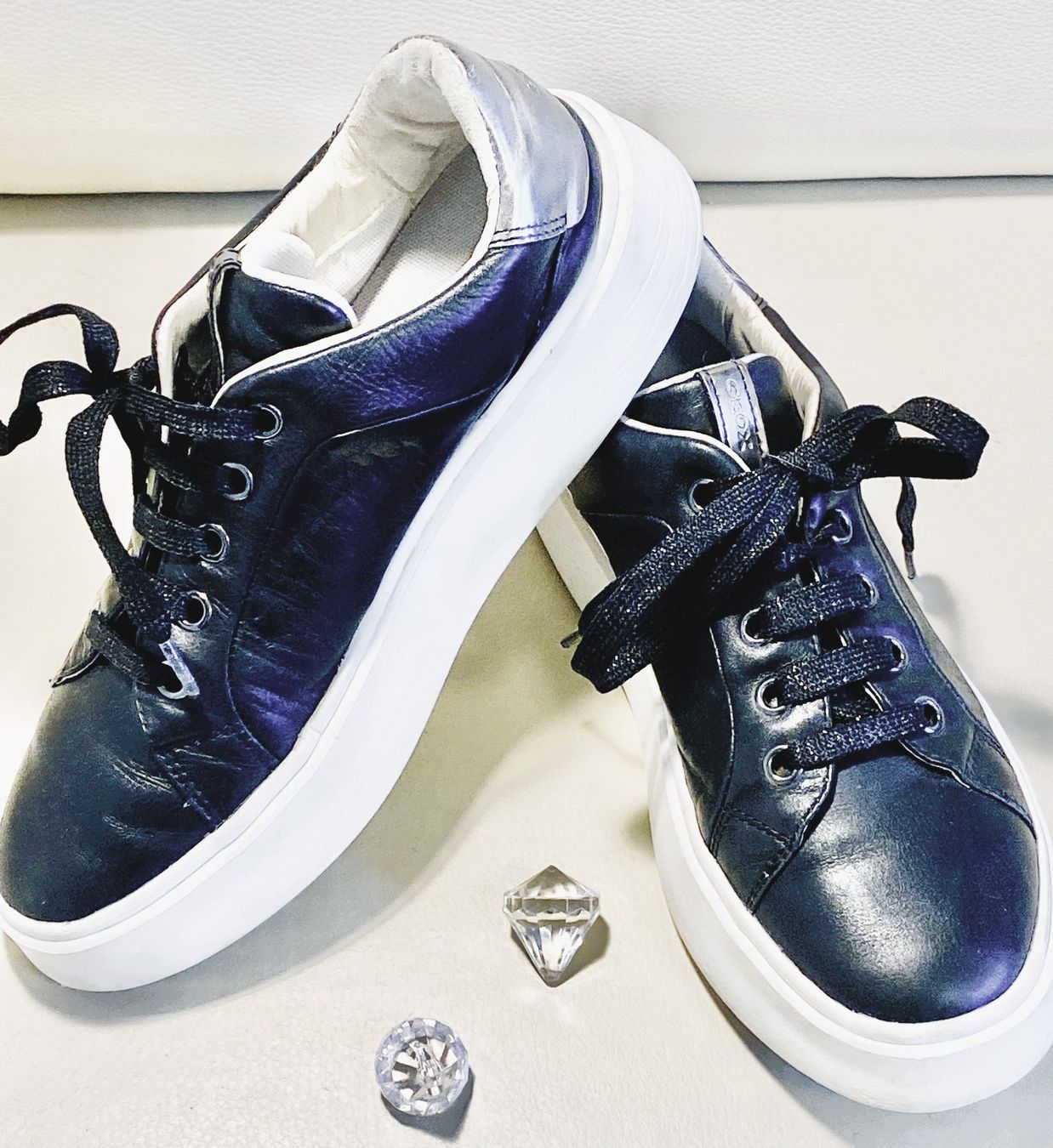 Geox Scarpe da donna: GEOX schwarze Leder Sneaker - Sohlenlänge 24cm – Usato da Allschwil venduto da Rosenfee 2