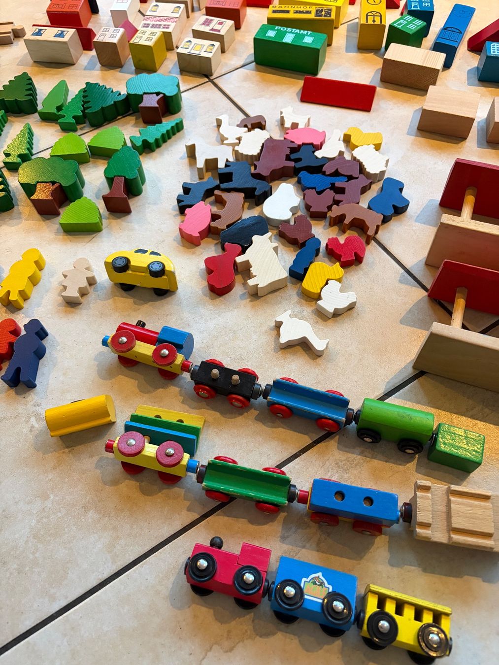 Spielzeuge: Holzeisenbahn farbig – Gebraucht aus Brüttisellen von Fabiii.st 7