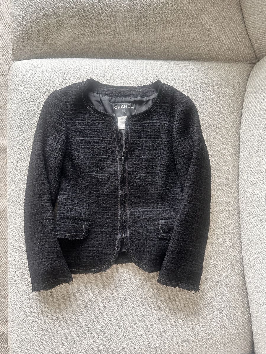 Chanel Giacche: Chanel little black jacket xs – Usato da Zürich venduto da Ele_fashionista