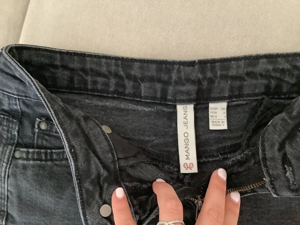 Mango Jeans: Short black jeans for woman – Usato da Zürich venduto da eli_685m 1