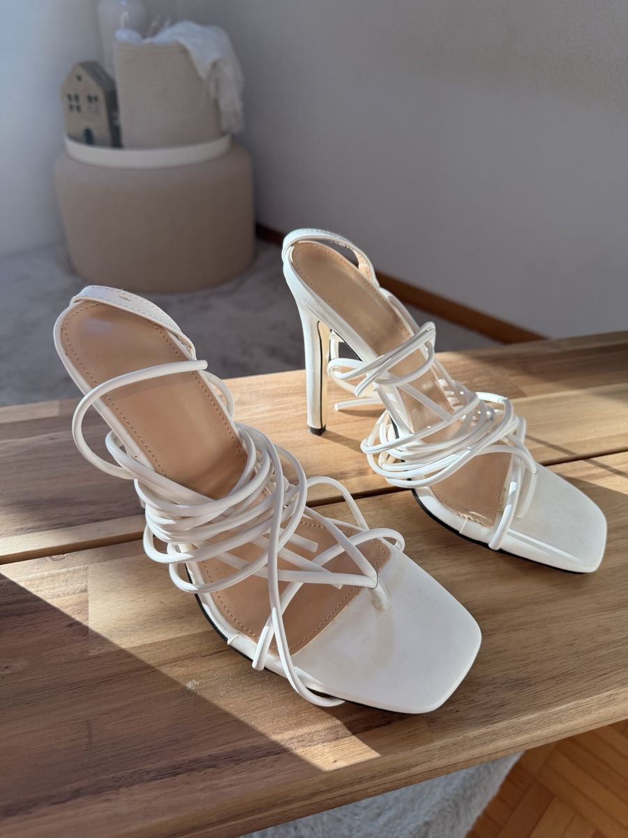 Damenschuhe: Weisse Sommer Sandalen mit Absatz, Grösse 39 – Gebraucht aus Sempach von ljnaelena 1